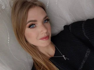 Alyonaqueenn Live Cam
